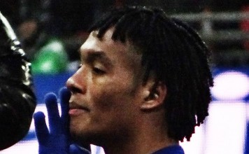 Cuadrado, fonte By @cfcunofficial (Chelsea Debs) London - Chelsea 2 Spurs 0 Capital One Cup winners 2015, CC BY-SA 2.0, https://commons.wikimedia.org/w/index.php?curid=38685037
