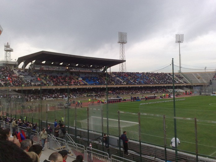 Stadio Sant'Elia, Cagliari, fonte Di Gigidelneri - Opera propria, CC BY-SA 3.0, https://commons.wikimedia.org/w/index.php?curid=8640946
