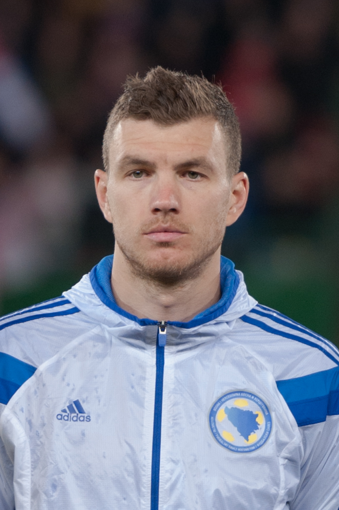 Edin Dzeko, fonte By Ailura, CC BY-SA 3.0 AT, CC BY-SA 3.0 at, https://commons.wikimedia.org/w/index.php?curid=39395195