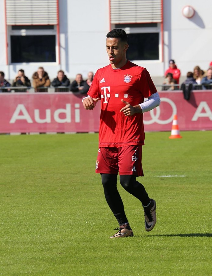 Thiago Alcantara, fonte By Rufus46 - Own work, CC BY-SA 3.0, https://commons.wikimedia.org/w/index.php?curid=50118330