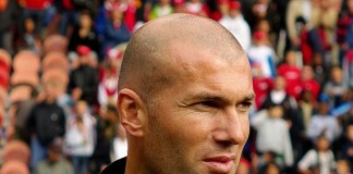 Zinedine Zidane, fonte By Raphaël Labbé - Zinedine Zidane, CC BY-SA 2.0, https://commons.wikimedia.org/w/index.php?curid=4751634