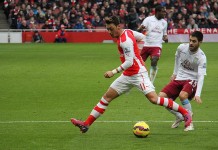 Mesut Ozil, fonte By Ronnie Macdonald from Chelmsford and Largs, United Kingdom - Mesut Özil on the ball 4, CC BY 2.0, https://commons.wikimedia.org/w/index.php?curid=38178913