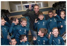 Higuain e i bambini delle Juventus Academy