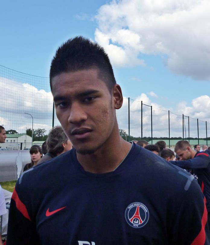 Alphonse Areola, fonte By PSGMAG.NET - Flickr: Alphonse Areola au Camp des Loges (24/07/2011), CC BY 2.0, https://commons.wikimedia.org/w/index.php?curid=15918563