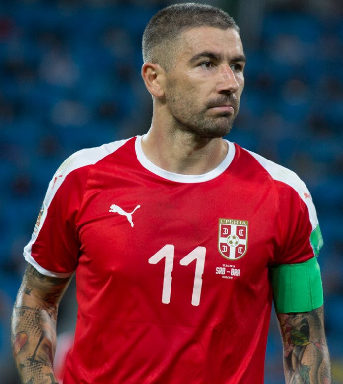 Kolarov, fonte Di Екатерина Лаут - https://www.soccer.ru/galery/1055634/photo/733894, CC BY-SA 3.0, https://commons.wikimedia.org/w/index.php?curid=70308218 Kolarov, fonte Di Екатерина Лаут - https://www.soccer.ru/galery/1055634/photo/733894, CC BY-SA 3.0, https://commons.wikimedia.org/w/index.php?curid=70308218