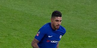 Emerson Palmieri, fonte Di @cfcunofficial (Chelsea Debs) London from London, UK - Chelsea 4 Hull 0, CC BY-SA 2.0, https://commons.wikimedia.org/w/index.php?curid=66555883