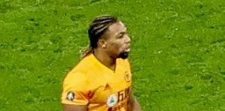 Adama Traore, fonte By Bex Walton from London, England - Wolves vs Man U, CC BY 2.0, https://commons.wikimedia.org/w/index.php?curid=86253736