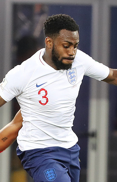 Danny Rose, fonteBy Кирилл Венедиктов - https://www.soccer.ru/galery/1055768/photo/734124, CC BY-SA 3.0, https://commons.wikimedia.org/w/index.php?curid=70550918