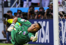 Keylor Navas, fonte By Danilo Borges/Portal da Copa - Costa Rica surpreende e derrota o Uruguai no Castelão, CC BY 3.0 br, https://commons.wikimedia.org/w/index.php?curid=33427830